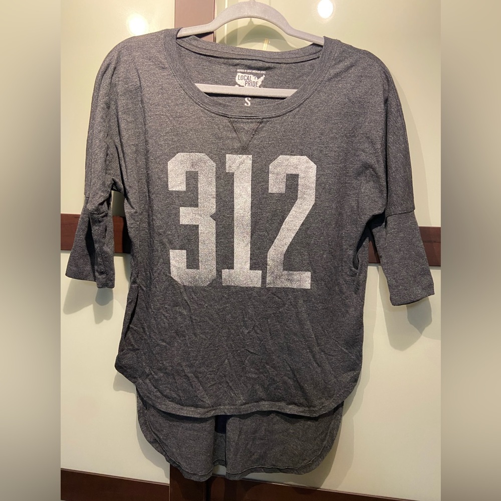 Small “Chicago local Pride” shirt